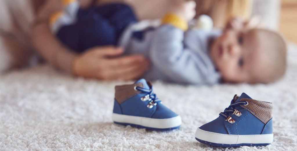 https://www.chicco.es/dw/image/v2/BJJJ_PRD/on/demandware.static/-/Sites-Chicco-Spain-Library/es_ES/dw0e8986b2/site/09-Landing Productos/calzado/233_banner-neonato-ai.jpg